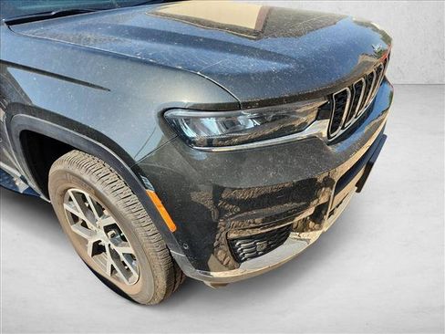 Used 2023 Jeep Grand Cherokee L Limited w/ Luxury Tech Group II AWD/4WD image 13