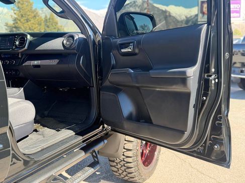 Used 2021 Toyota Tacoma TRD Sport w/ Technology Package AWD/4WD image 59