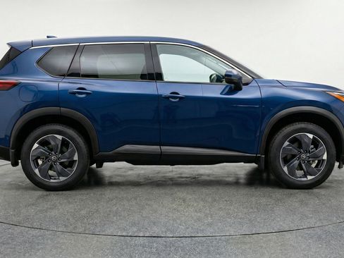 Used 2025 Nissan Rogue SV image 11