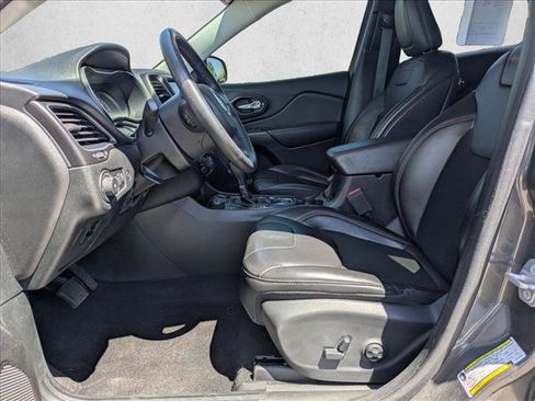 Used 2019 Jeep Cherokee Trailhawk w/ Comfort/Convenience Group AWD/4WD image 16