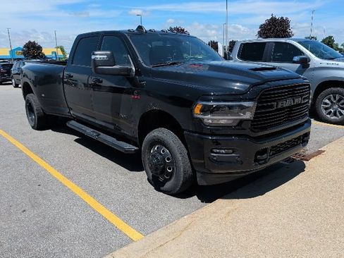Used 2024 RAM 3500 Laramie w/ Night Edition AWD/4WD image 4