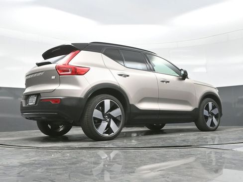 Used 2023 Volvo XC40 Recharge Ultimate image 26