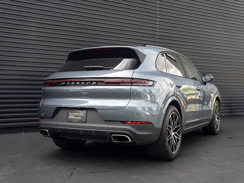Used 2026 Porsche Cayenne AWD/4WD image 28