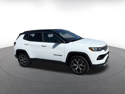 Used 2025 Jeep Compass Limited AWD/4WD image 2