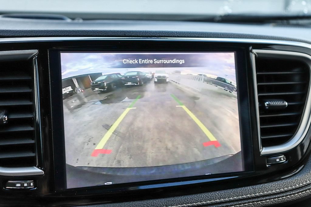 Used 2024 Chrysler Pacifica Limited FWD image 27