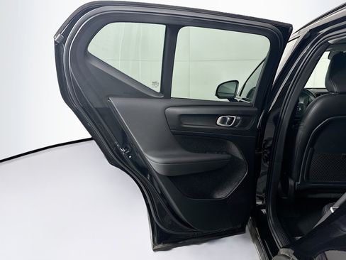 Used 2024 Volvo XC40 B5 Core image 25