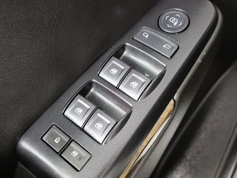 Used 2018 Chevrolet Tahoe 4WD image 14