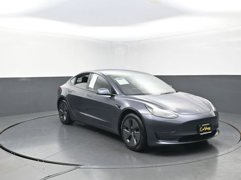 Used 2023 Tesla Model 3 Standard Range image 2
