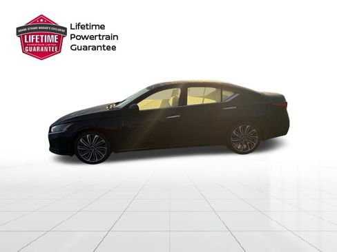 Used 2024 Nissan Altima 2.5 SL FWD image 2