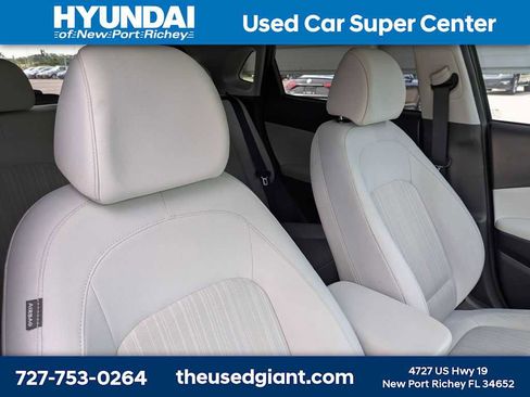 Used 2022 Hyundai Kona SEL AWD/4WD image 6