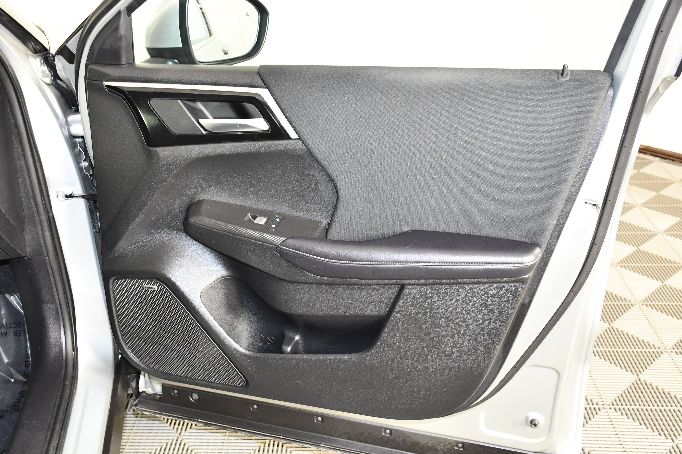 Used 2025 Mitsubishi Outlander ES FWD image 29