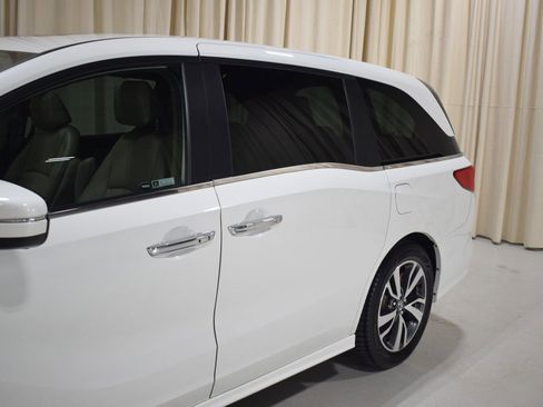 Used 2021 Honda Odyssey Touring image 2