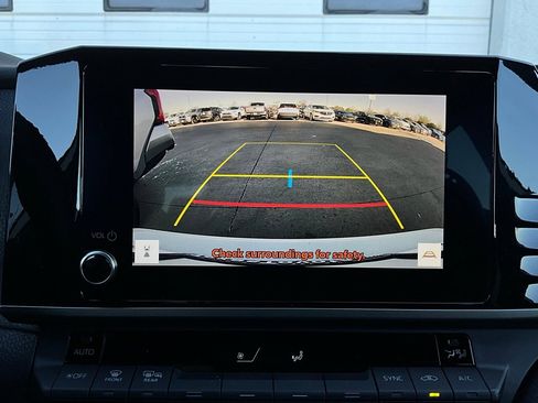 Used 2025 Toyota Camry SE image 31