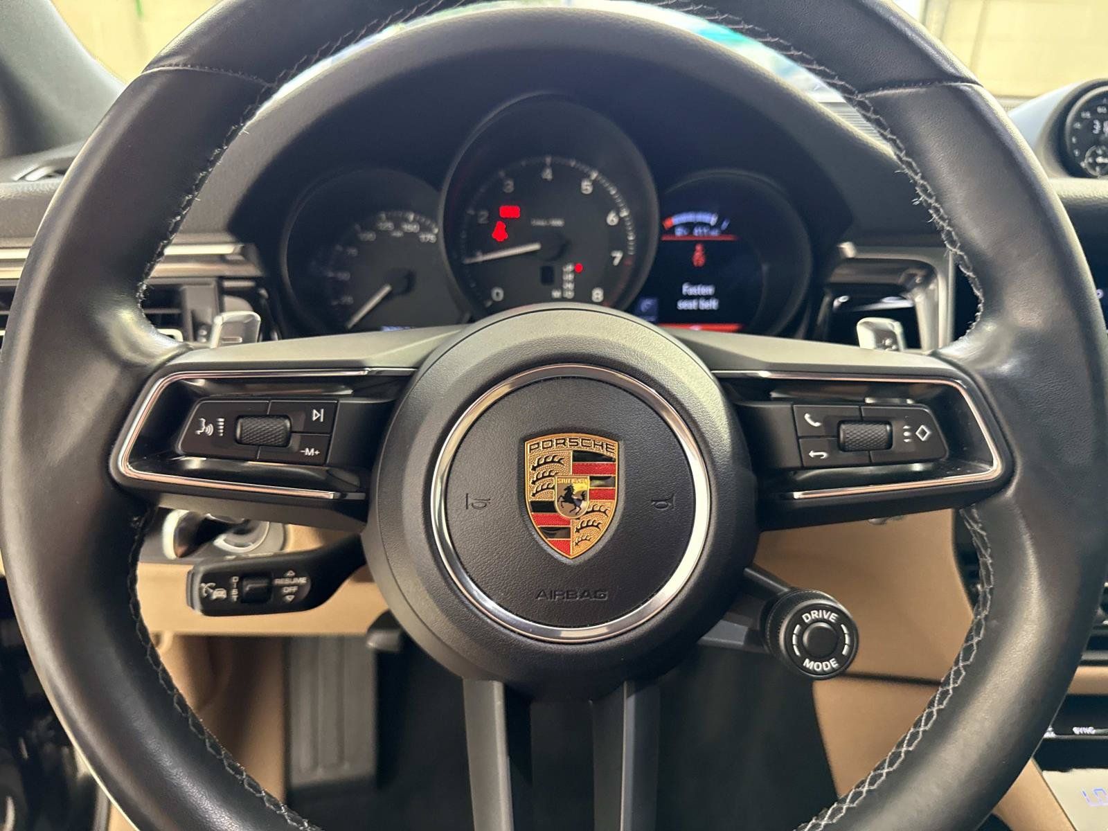 Used 2024 Porsche Macan AWD/4WD image 30