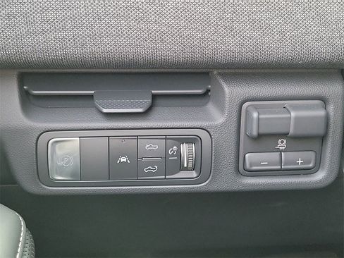 Used 2026 GMC Sierra EV Elevation image 17