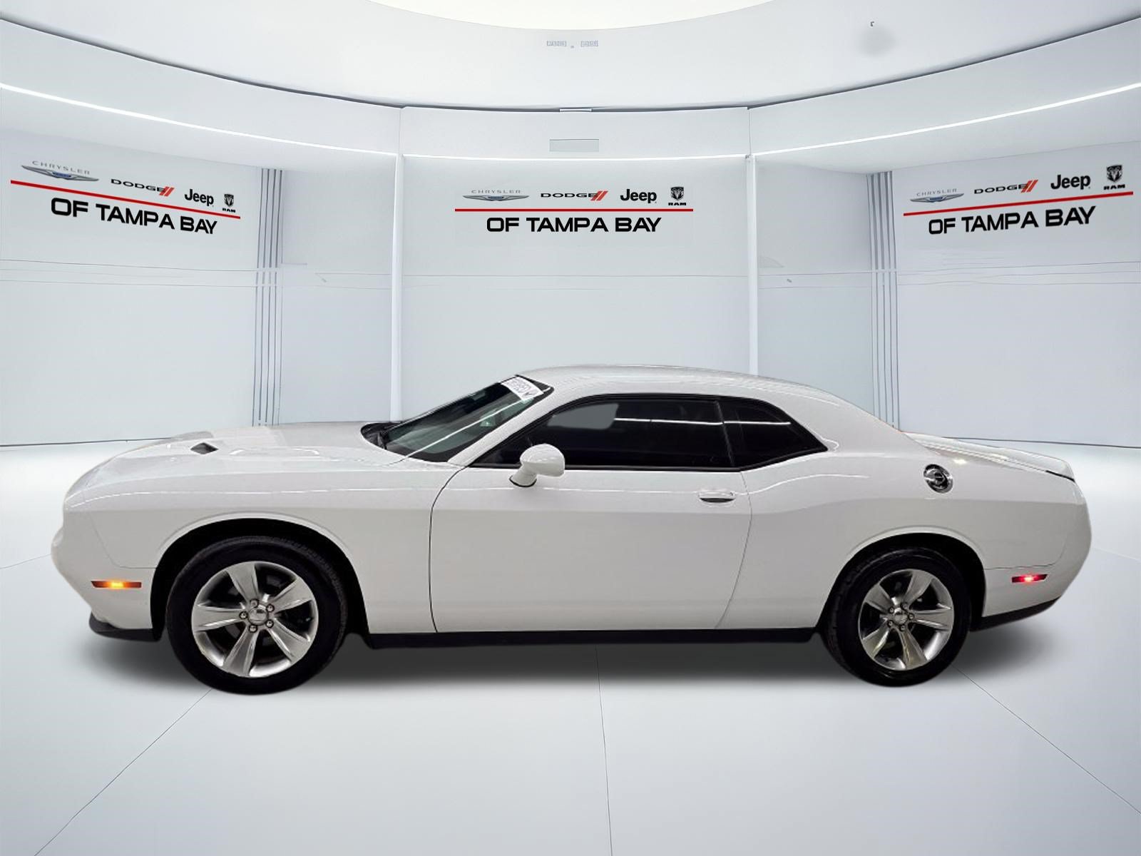Used 2020 Dodge Challenger SXT RWD image 3