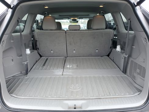 Used 2018 Toyota Highlander XLE image 11