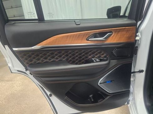 New 2025 Jeep Grand Cherokee Summit image 14