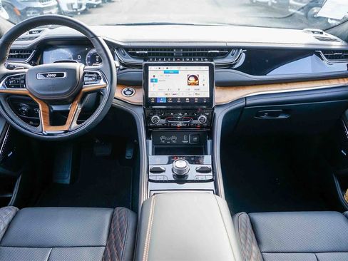 New 2025 Jeep Grand Cherokee Summit image 13