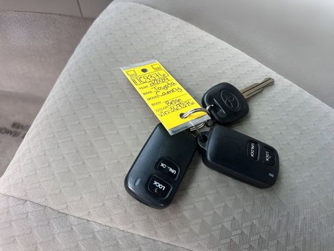 Used 2009 Toyota Camry LE image 26