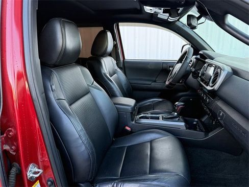 Used 2018 Toyota Tacoma TRD Sport image 30