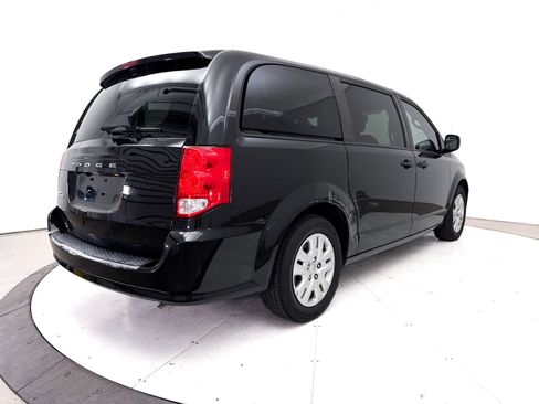 Used 2020 Dodge Grand Caravan SE w/ UConnect Hands-Free Group FWD image 14