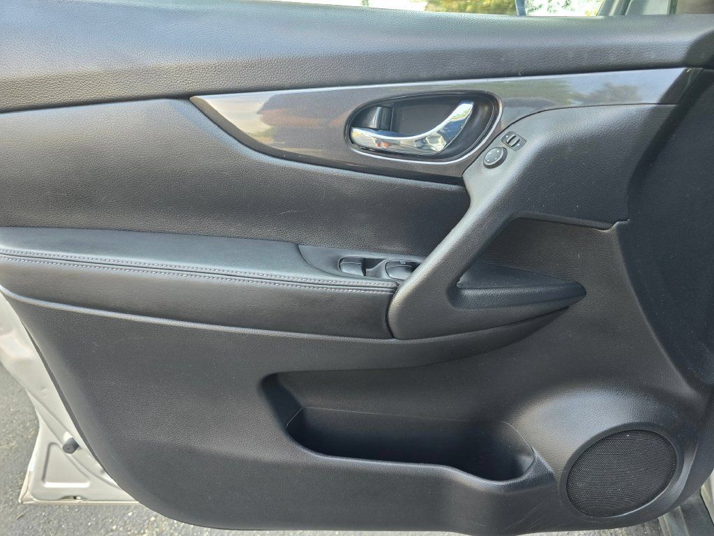 Used 2017 Nissan Rogue S AWD/4WD image 19