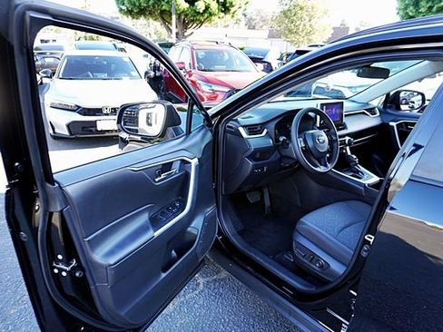 Used 2024 Toyota RAV4 XLE FWD image 36