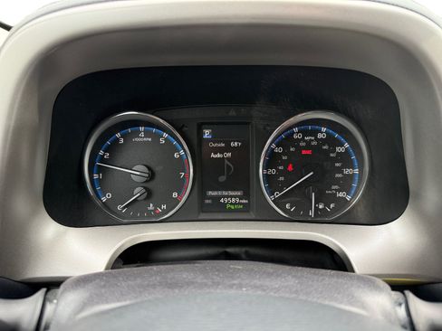 Used 2016 Toyota RAV4 Limited FWD image 11