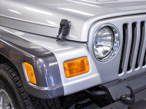 Used 2004 Jeep Wrangler X w/ Convenience Group AWD/4WD image 11