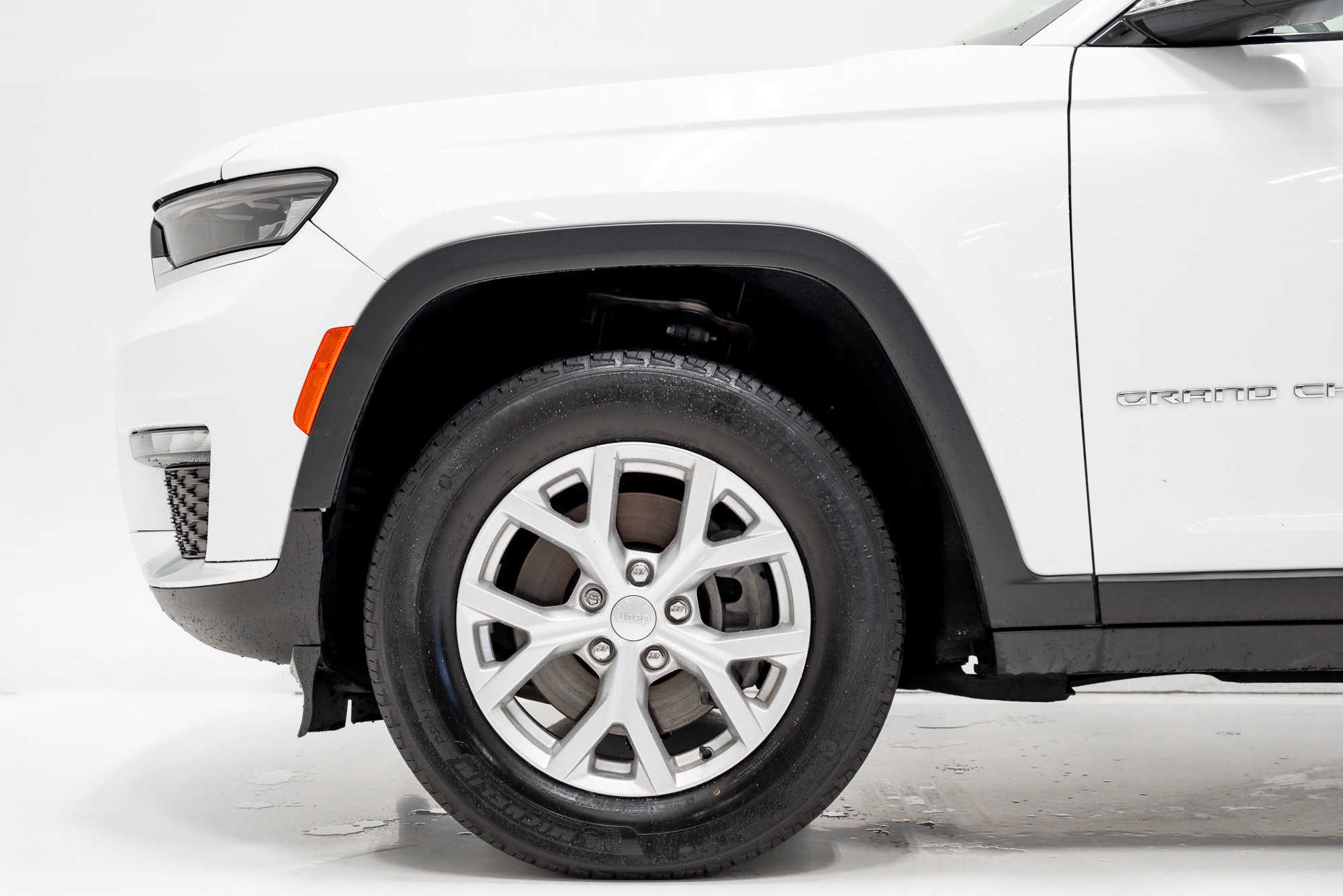 Used 2023 Jeep Grand Cherokee L Limited AWD/4WD image 37