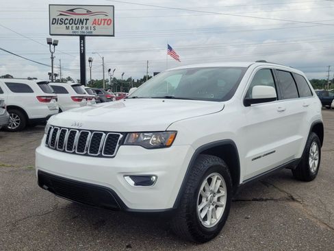 Used 2018 Jeep Grand Cherokee Laredo AWD/4WD image 3