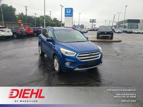 Used 2017 Ford Escape SE w/ SE Leather Comfort Package FWD image 1