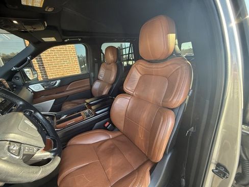 Used 2020 Lincoln Navigator Reserve w/ Luxury Package image 21