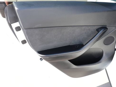 Used 2021 Tesla Model Y Long Range AWD/4WD image 13