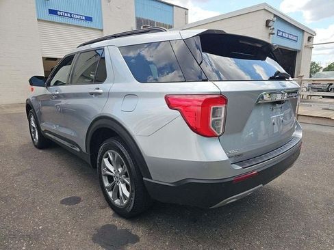Used 2022 Ford Explorer XLT w/ Equipment Group 202A AWD/4WD image 3