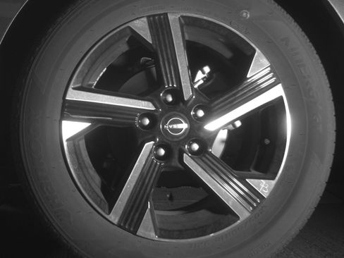Used 2025 Nissan Sentra SV FWD image 14