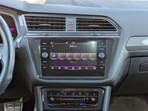 Used 2022 Volkswagen Tiguan SE R-Line image 18