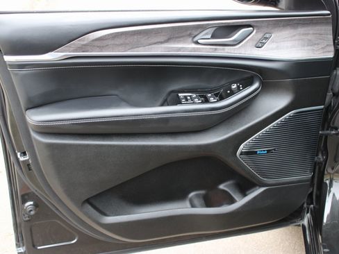 Used 2022 Jeep Grand Cherokee L Overland w/ MOPAR Finishing Package image 22