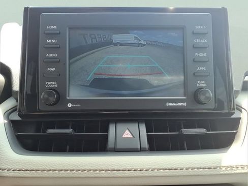 Used 2021 Toyota RAV4 XLE AWD/4WD image 19