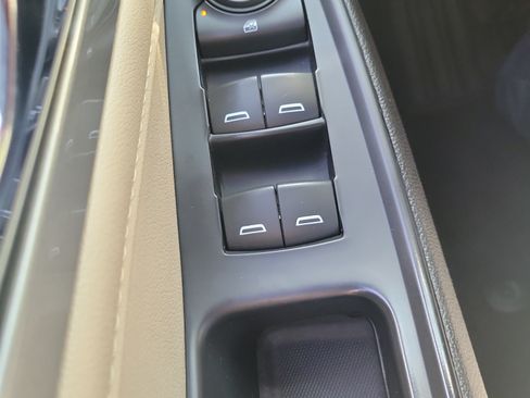 Used 2022 Chevrolet Traverse LS FWD image 21