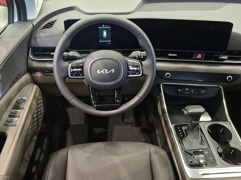 New 2026 Kia Carnival EX FWD image 9