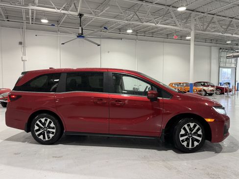 New 2026 Honda Odyssey EX-L image 2