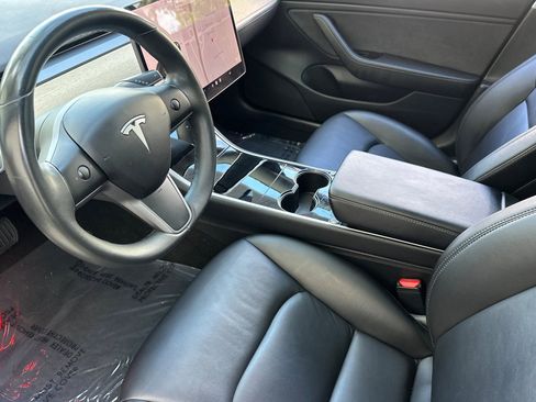Used 2018 Tesla Model 3 Long Range image 4