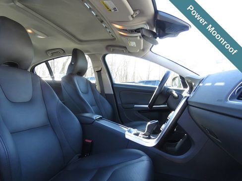 Used 2018 Volvo S60 T5 Inscription image 13