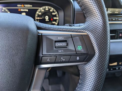 Used 2024 Mitsubishi Outlander SE image 38