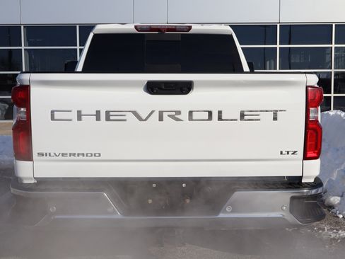 Used 2021 Chevrolet Silverado 2500 LTZ w/ LTZ Convenience Package image 6