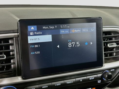 Used 2025 Hyundai Venue SEL FWD image 21