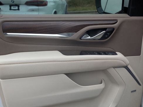 Used 2021 GMC Yukon Denali w/ Denali Premium Package image 12