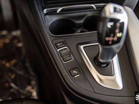 Used 2017 BMW 320i xDrive Sedan image 32